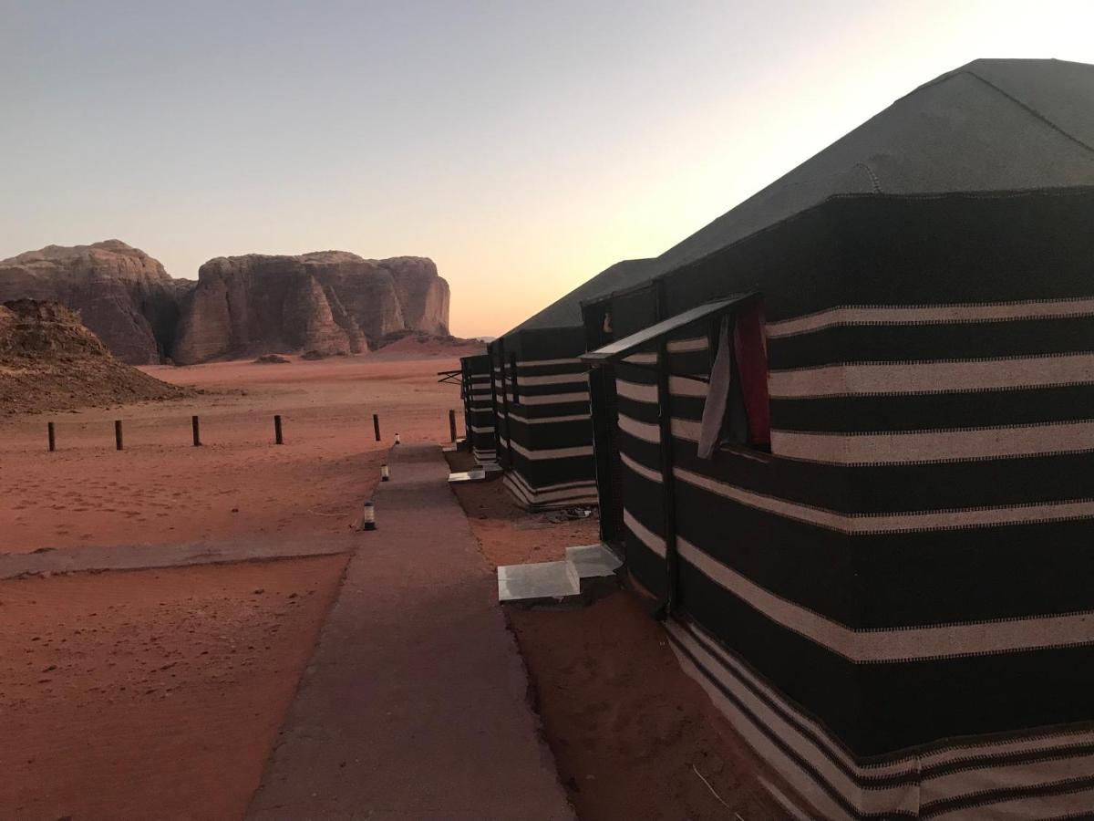 Black Irish Camp And Tours Wadi Rum Buitenkant foto