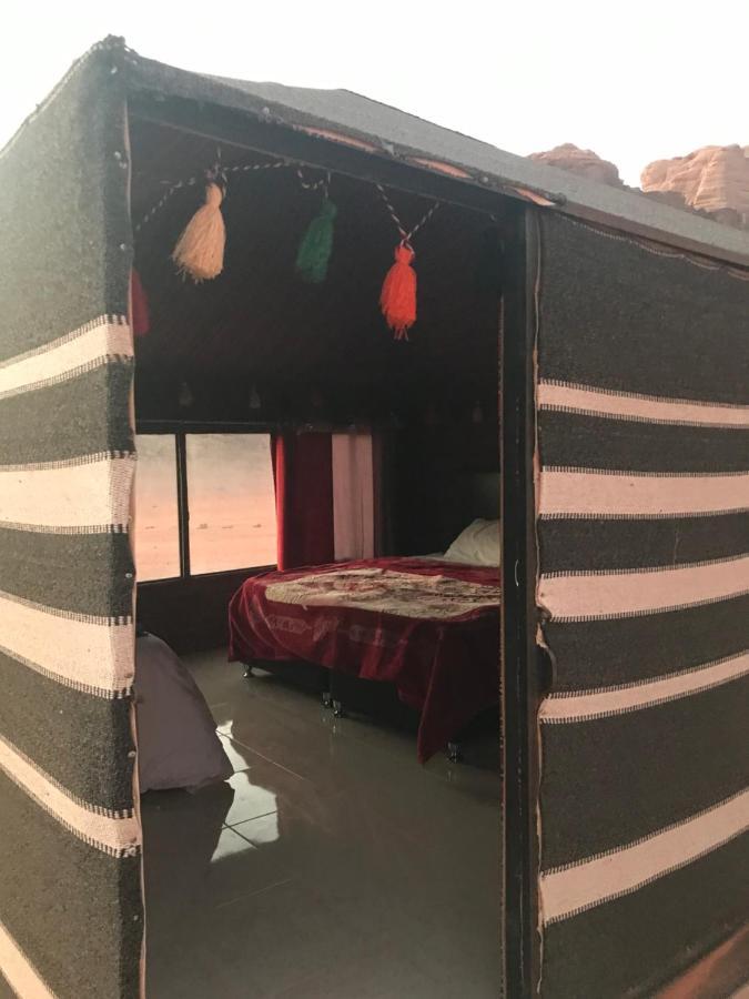 Black Irish Camp And Tours Wadi Rum Buitenkant foto