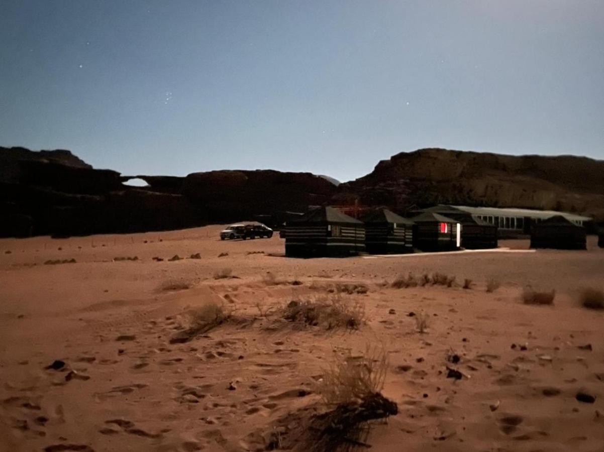 Black Irish Camp And Tours Wadi Rum Buitenkant foto