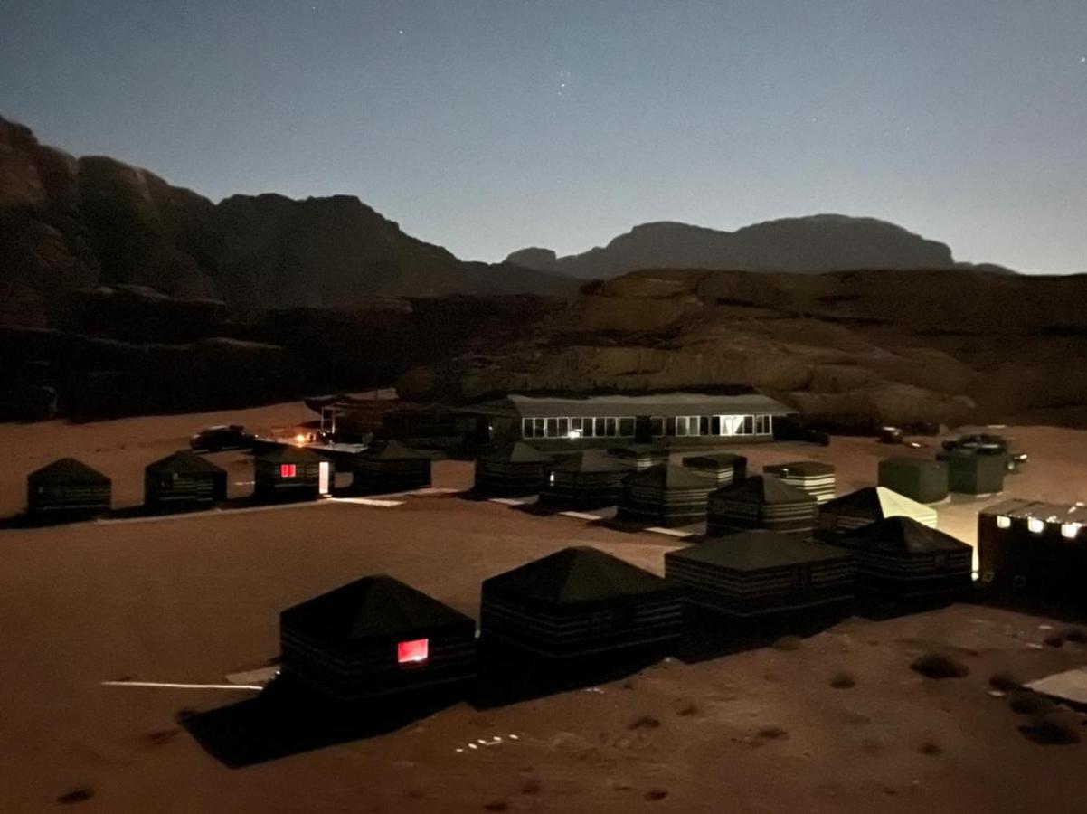 Black Irish Camp And Tours Wadi Rum Buitenkant foto