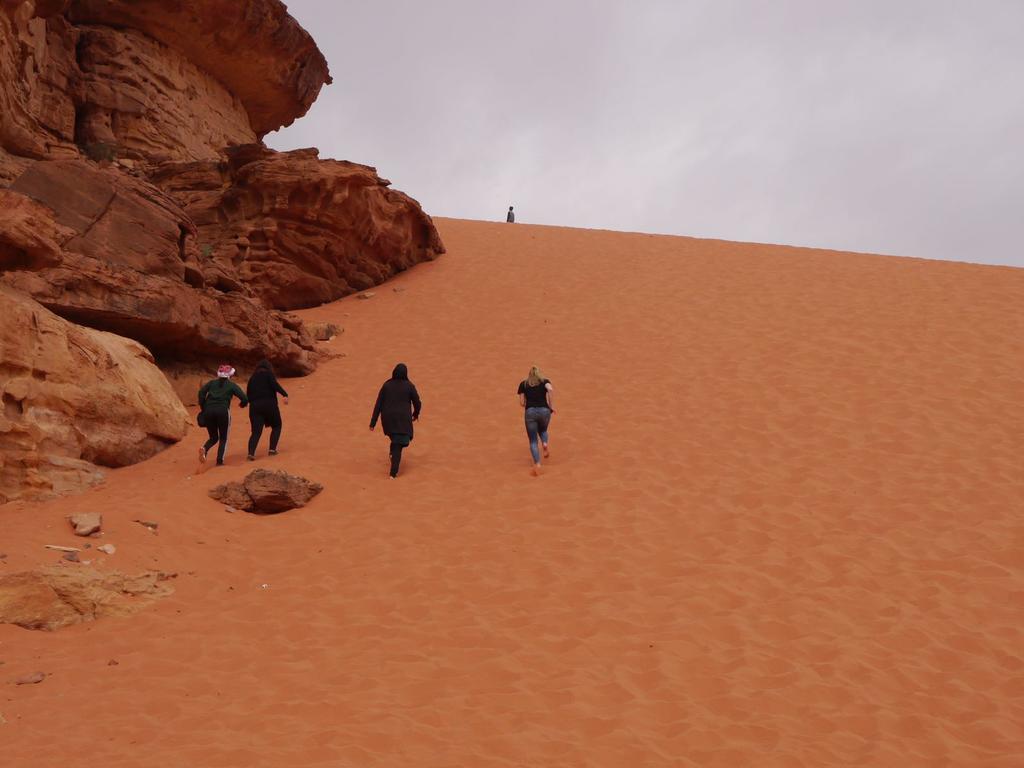 Black Irish Camp And Tours Wadi Rum Buitenkant foto