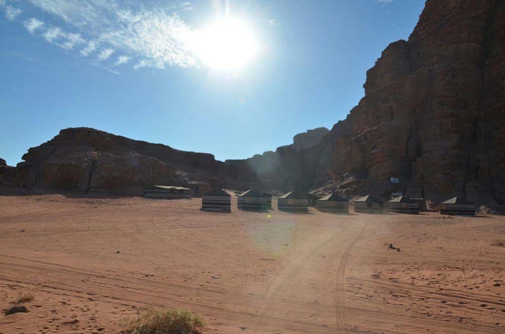 Black Irish Camp And Tours Wadi Rum Buitenkant foto