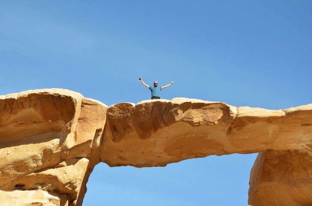Black Irish Camp And Tours Wadi Rum Buitenkant foto