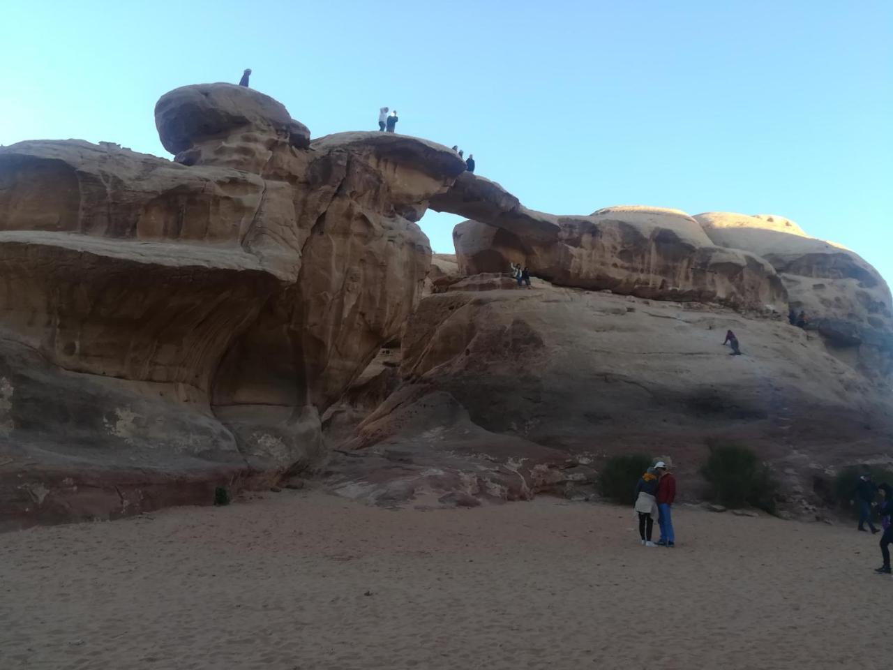 Black Irish Camp And Tours Wadi Rum Buitenkant foto