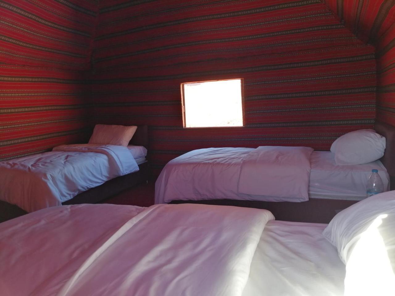 Black Irish Camp And Tours Wadi Rum Buitenkant foto